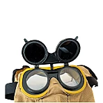Brillenmaske aus Leder